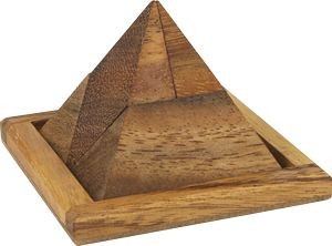 Louvre piramis fa ördöglakat